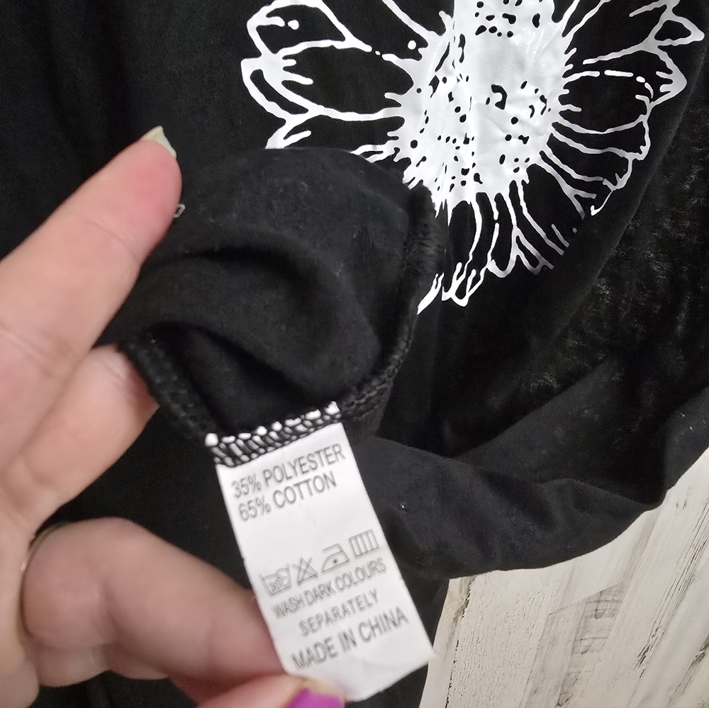 Black Sleeveless Top with White Floral Design Womens Plus Size 5XL Unbranded - Picture 4 of 6
